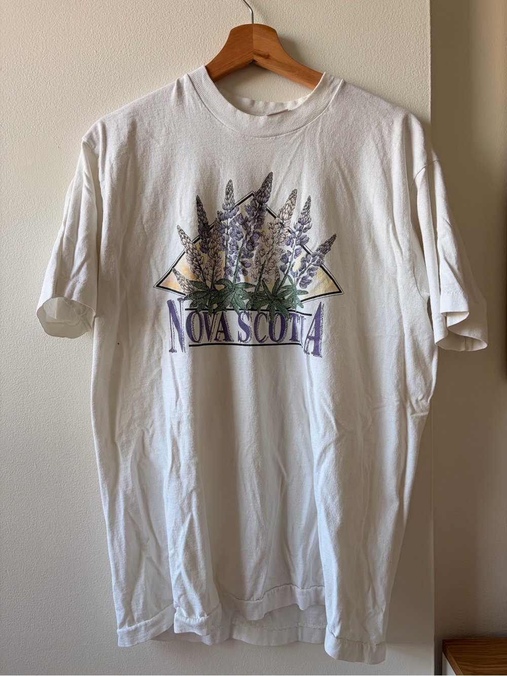 [L] Vintage Fruit of the Loom White Nova Scotia  T-Shirt 100% Cotton